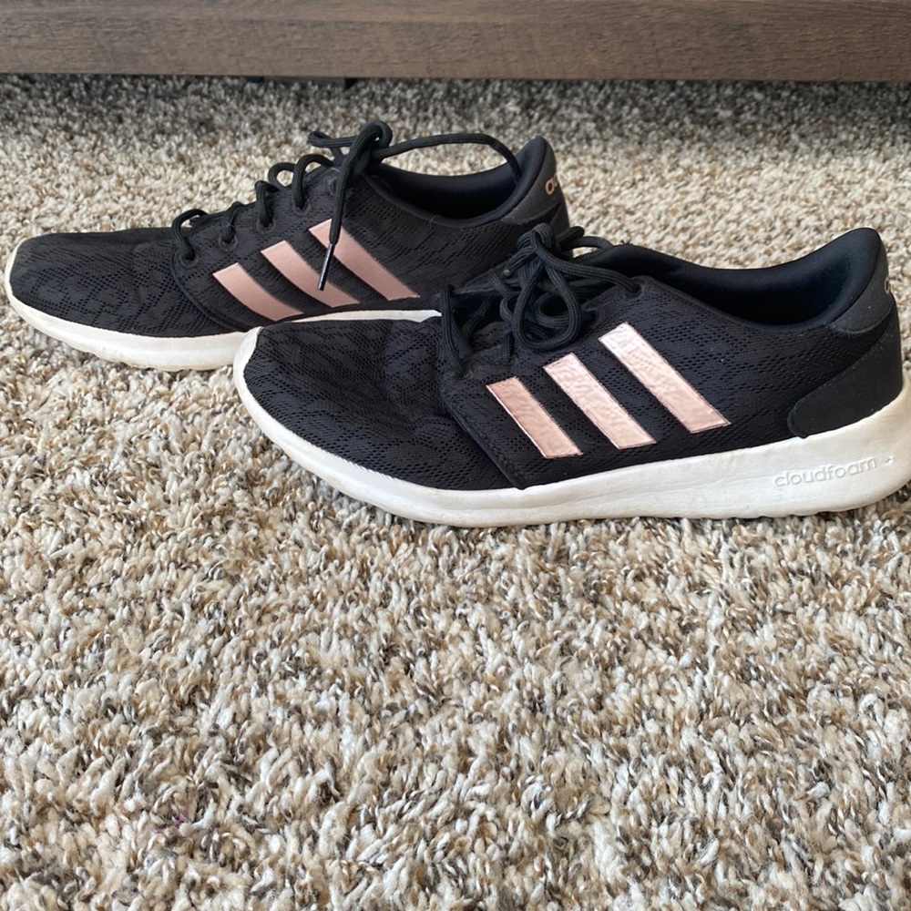 Womens adidas cloud foam running shoes, size 8.